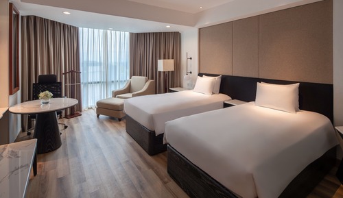 Club Room, 2 Twin Beds, City View