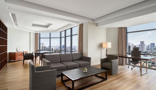 Executive Suite, 1 King Bed, City View
