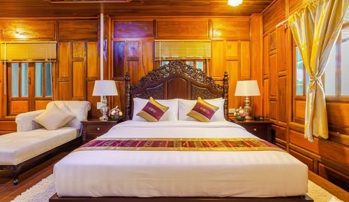Jet Star Family Villa-3 Queen +2 Sgl Bed