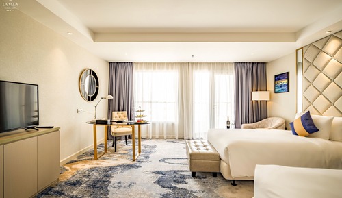 Premier Luxury Twin Room, Balcony City View