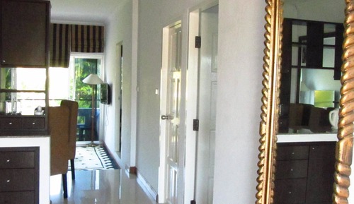 Classic Apartment, 2 Bedrooms, City View