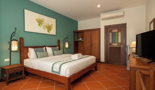 Superior Room, Pool View