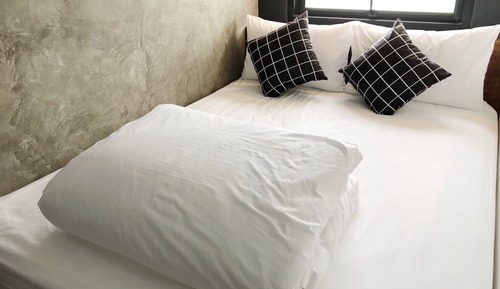 Deluxe 3 Bed Female Dorm