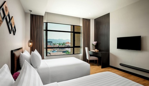 Superior Room, 2 Twin Beds, City View