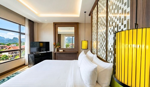 Deluxe Room, 1 King Bed, City View