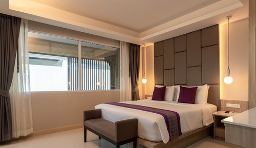 Premier Room, 1 King Bed, Bathtub
