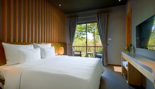 Deluxe Double - Daily Reflexology Treatment and Onsen