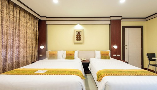 Deluxe Family Room