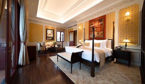 King Suite with Pool View (Albert Sallet)