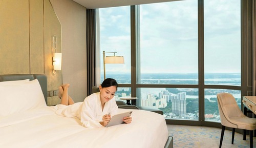 Premier Room, 1 King Bed, Non Smoking (Sky View)