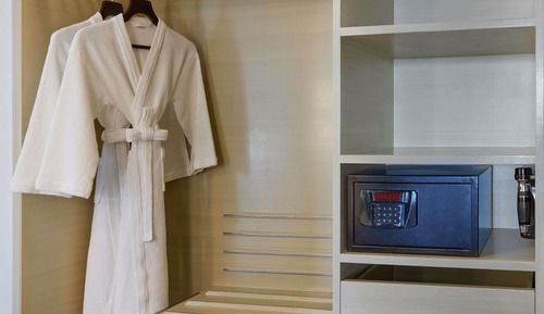 Deluxe Room, 1 King Bed, Sea View