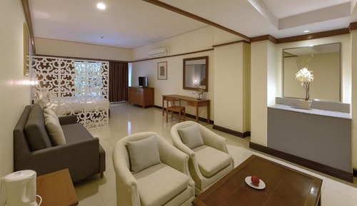 Deluxe Room, 1 King Bed (Grand Deluxe)