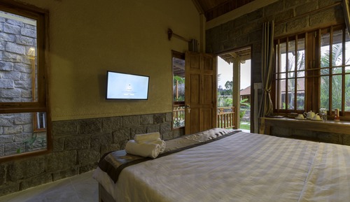 Standard Double Room, 1 King Bed, Non Smoking, Garden View
