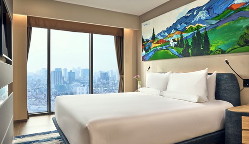 Executive Suite, 1 King Bed, Club Lounge Access, City View