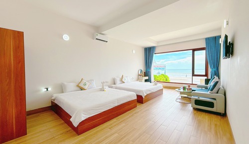 Quadruple Room, Beach View