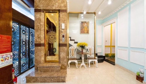 Studio, Housekeeping