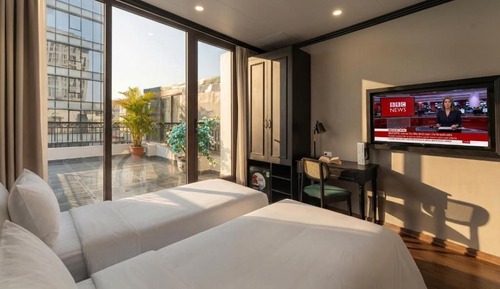 Executive Suite with Private Terrace and City View