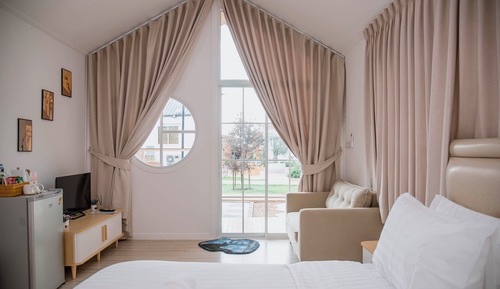 Standard Room, 1 King Bed