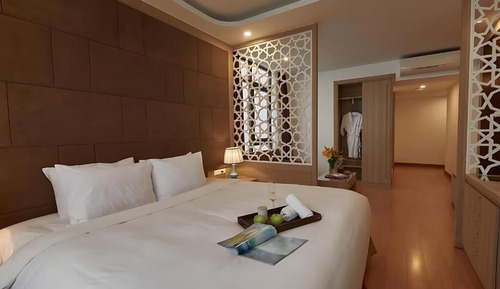 Deluxe Suite, City View