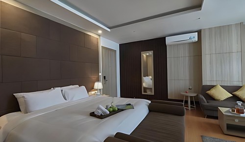 Luxury Suite, City View