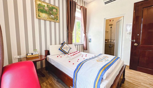 Superior Double Room, 1 King Bed, Balcony, Courtyard View
