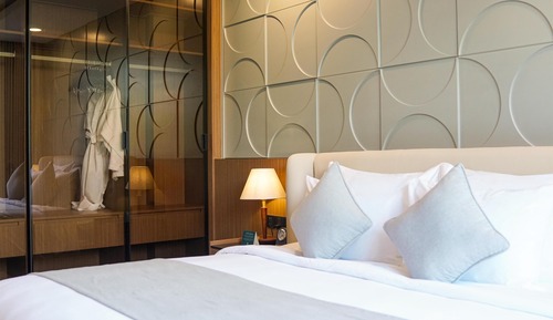 Deluxe Room, 1 King Bed, Garden View