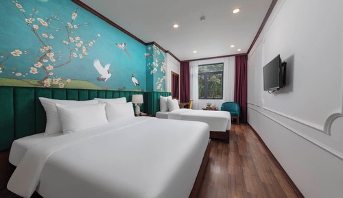 Deluxe Triple Room, Multiple Beds, City View