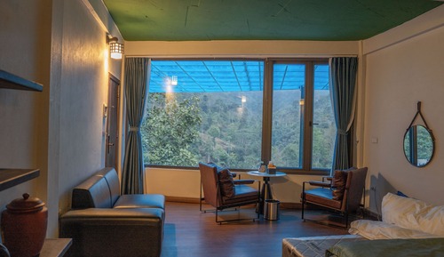 Premier King Room with Mountain View