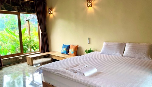 Superior Room, 1 King Bed, Private Bathroom, Garden Area