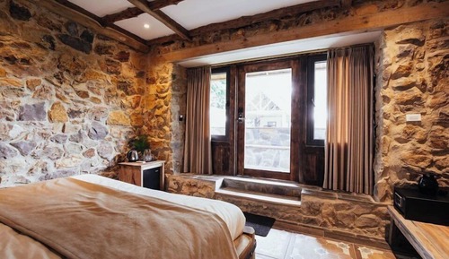 Deluxe Room, Pool View