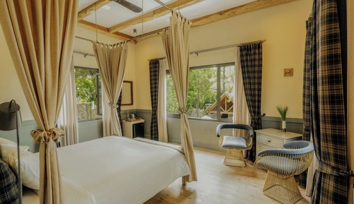 Deluxe Room, Pool View