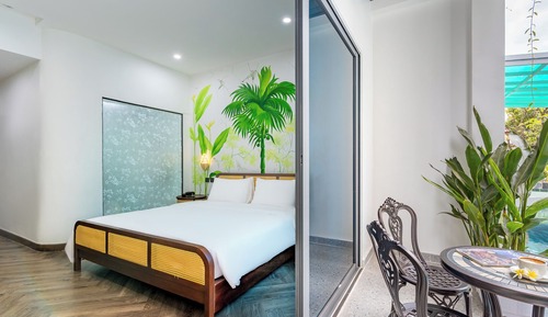 Junior Double Room, Pool View