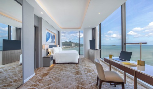 Suite, 1 King Bed, Ocean View (High Floor)