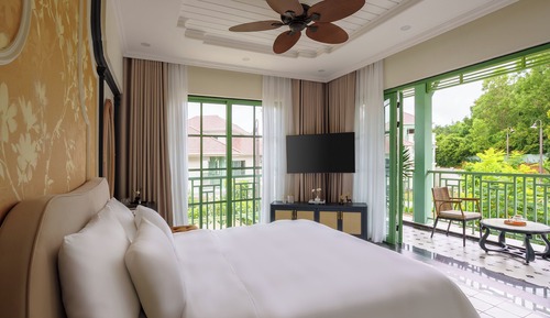 4-Bedroom Villa with Garden View 