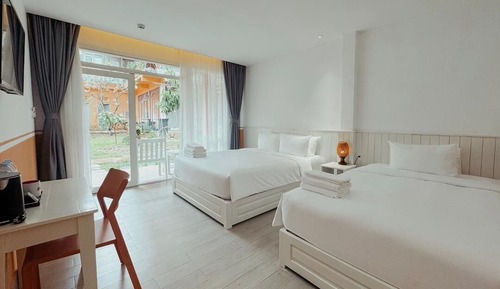Superior Triple Room, Pool View