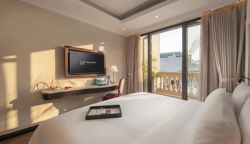Balcony Deluxe Room City View