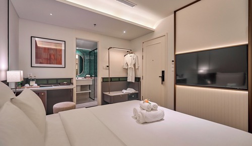 Deluxe Double Room - Afternoon Tea on Sky Beach