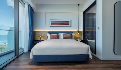 Executive Suite, City View