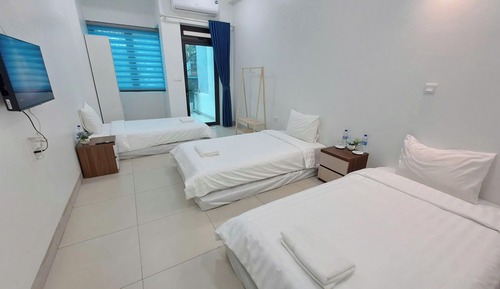 Panoramic Room, 3 Twin Beds, Shared Bathroom