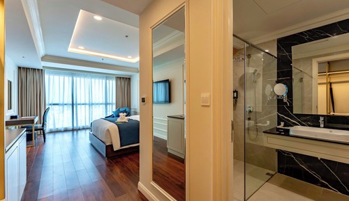 Deluxe King Bed