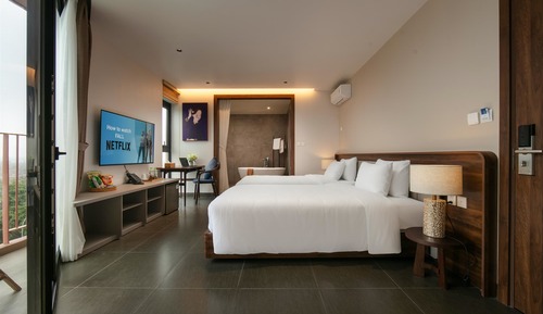 Premium Double/ Twin With City view, Balcony