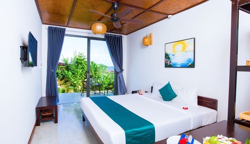 Deluxe Partial Ocean View King
