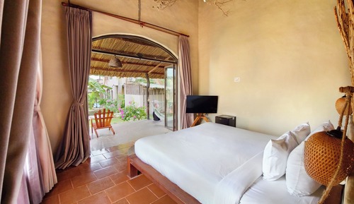 Bungalow, Garden View
