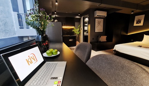 Deluxe With Private Kitchenette