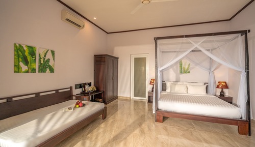 Villa, Beachfront