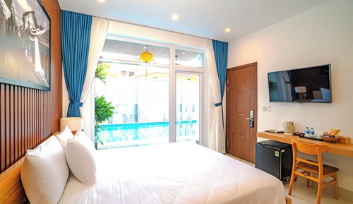 Deluxe Double Room, 1 King Bed, Balcony, City View