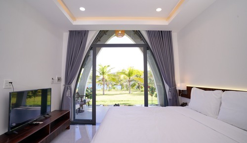 Deluxe Bungalow, 1 Queen Bed, Ocean View