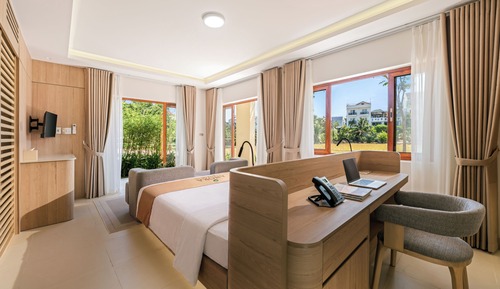 Luxury Suite, Patio, Pool View