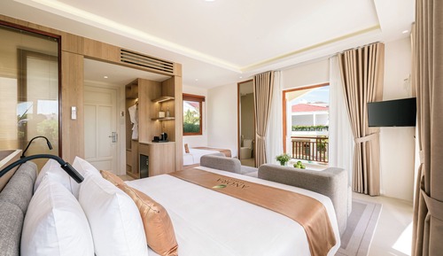 Deluxe Suite, City View, Tower