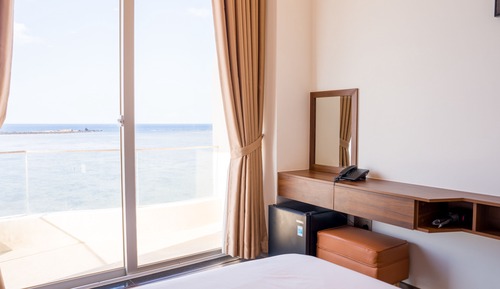 Deluxe Twin Seaview with Balcony